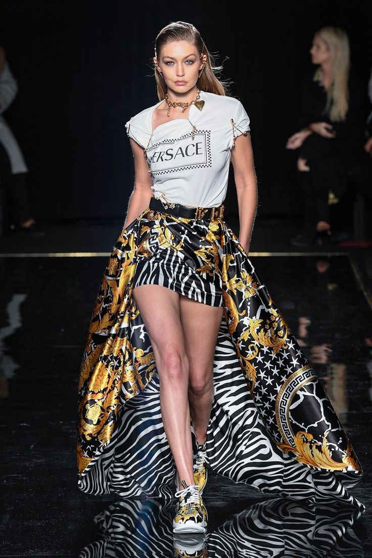 Versace's Ascent: The Success Story of a Fashion Icon