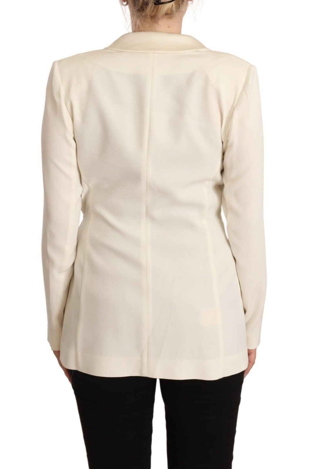 Discover the Patrizia Pepe Wrap Off White Blazer, a masterclass in Italian craftsmanship, blending luxurious viscose and elastane for timeless elegance and allure.