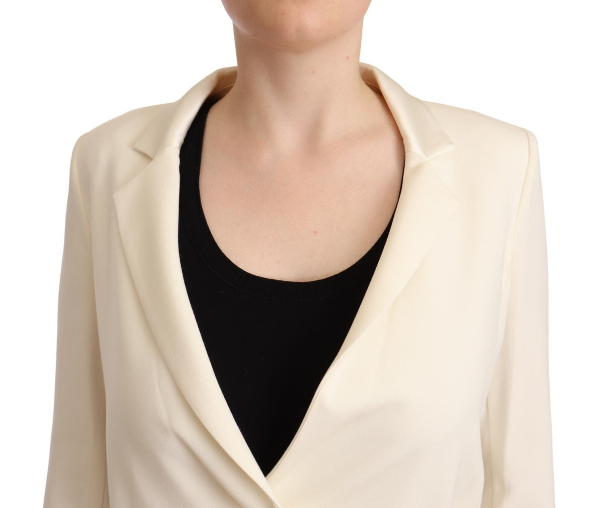 Experience the allure of the Patrizia Pepe Wrap Off White Blazer, a masterpiece of Italian craftsmanship in luxurious viscose, perfect for elevating your sophisticated style.