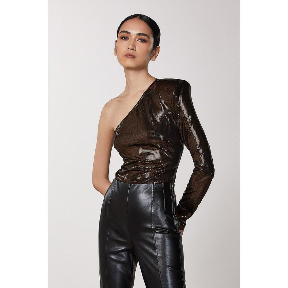 Indulge in the Patrizia Pepe Brown Acetate Blouse, a masterpiece of 94% acetate and 6% elastane, exuding timeless elegance and sophistication for the discerning individual.