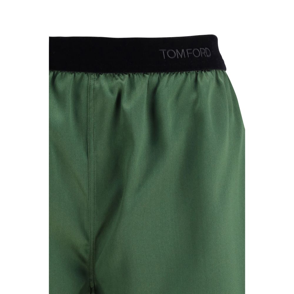 Elevate your wardrobe with Tom Ford Bicolor Silk Bermuda Shorts, a masterpiece of luxurious silk satin that embodies timeless elegance and effortless sophistication.