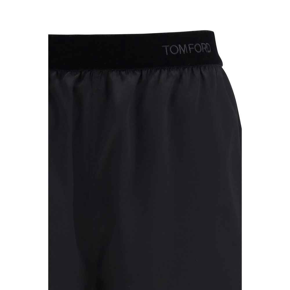 Discover the Tom Ford Black Silk Bermuda Shorts, a luxurious blend of 94% silk and 6% elastane, embodying elegance and comfort for the discerning individual.