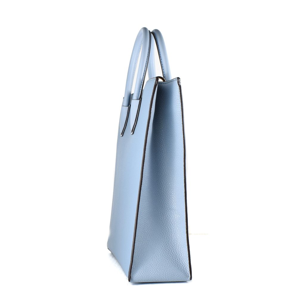 Discover the Michael Kors Blue Leather Handbag, a symbol of refined elegance and artisanal luxury, perfect for elevating any ensemble with its timeless sophistication.