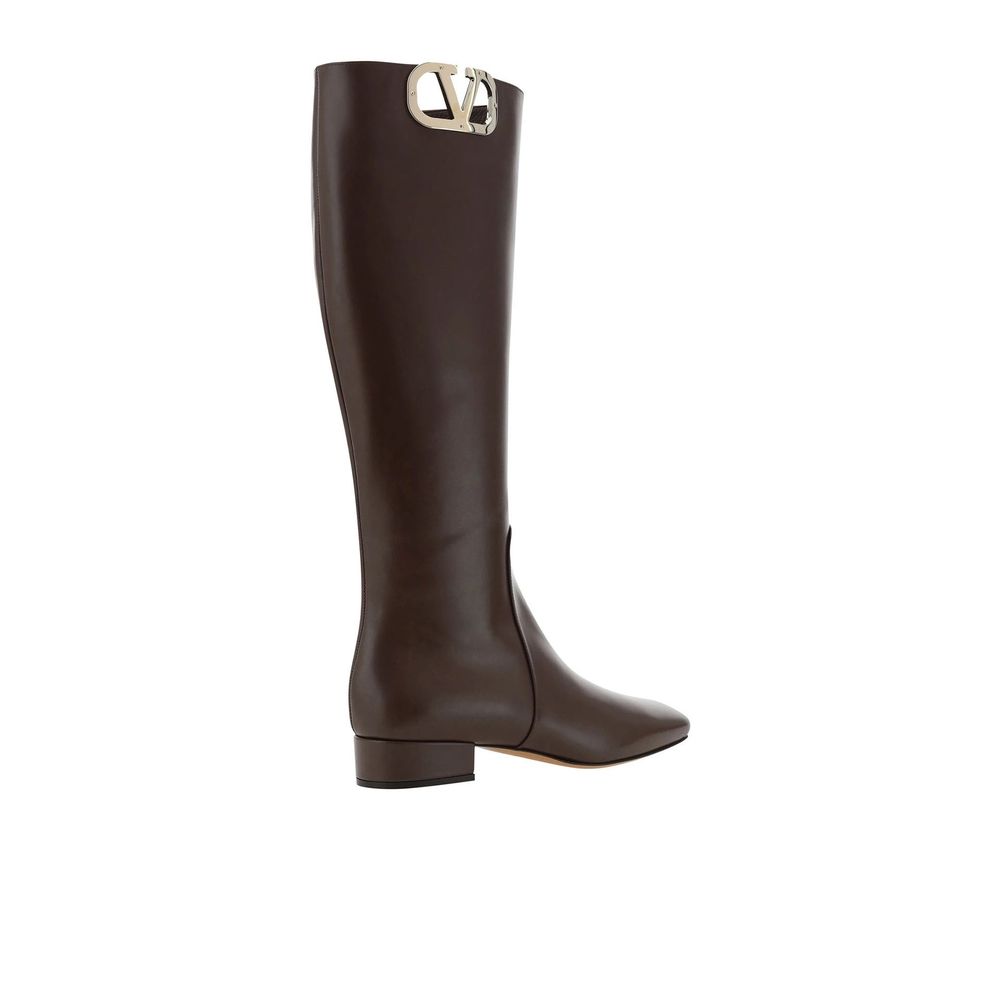 Discover the Valentino Garavani Brown Calfskin Lace-Up Boots, a masterpiece of artisan craftsmanship, blending luxurious calf leather with timeless elegance for the discerning individual.