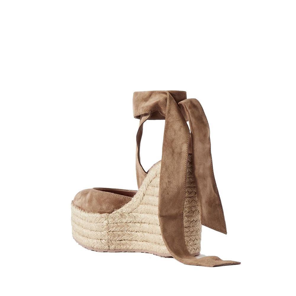Indulge in the Gianvito Rossi Beige Calfskin Espadrilles, where artisanal luxury meets exquisite craftsmanship, perfect for elevating your sophisticated style.