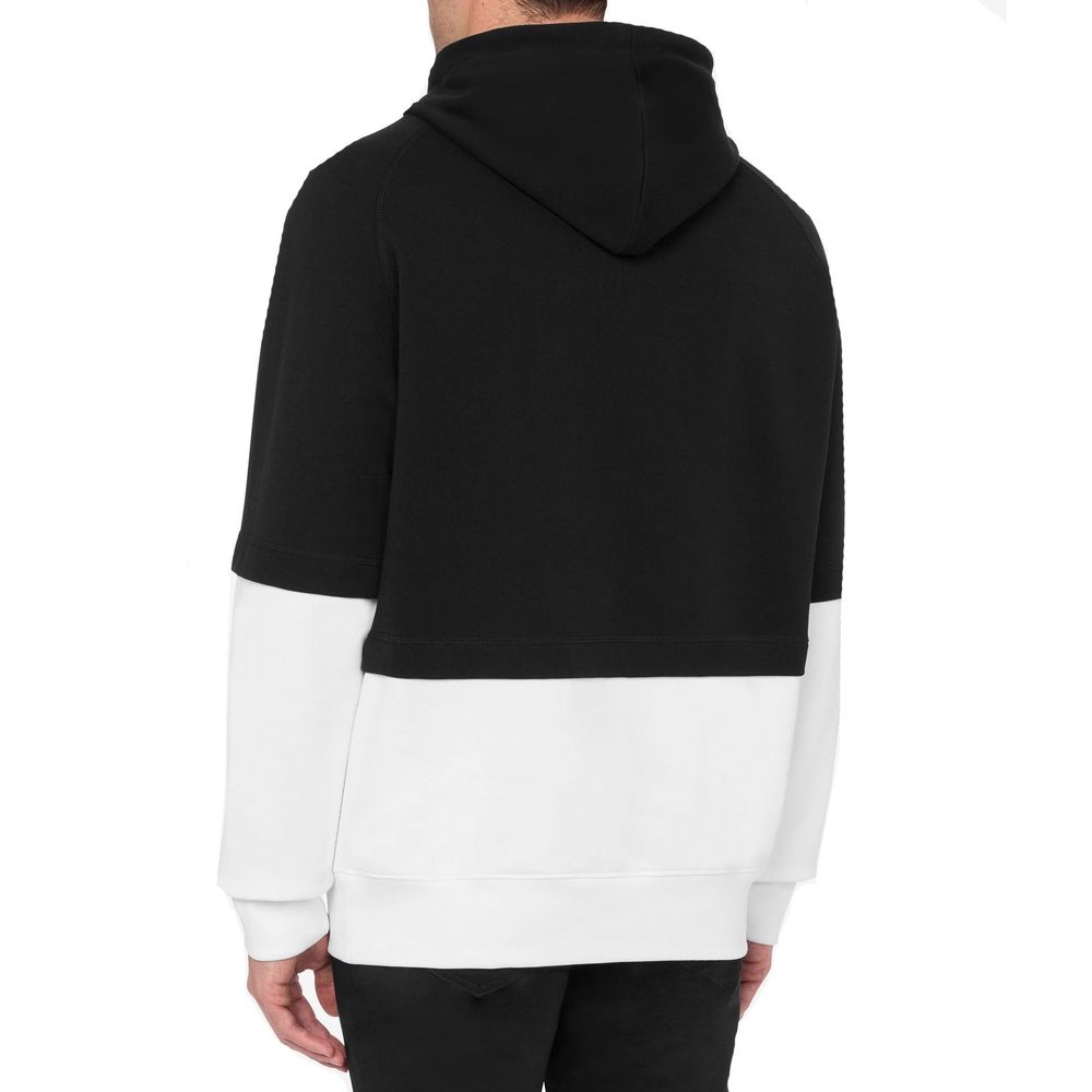 Indulge in the Moschino Black Cotton Sweatshirt, a blend of luxurious comfort and artisanal craftsmanship, perfect for those who embody elegance and confidence.