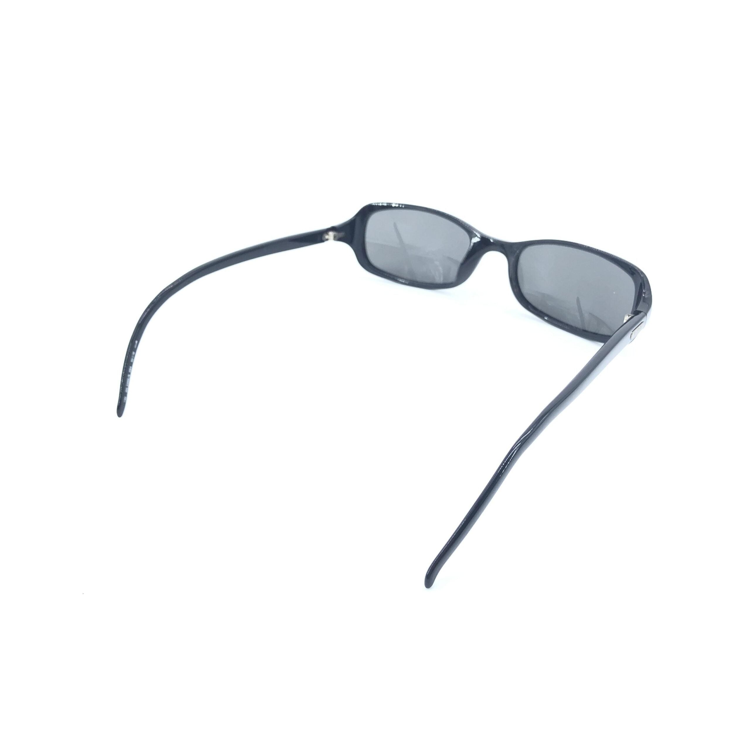 Gucci Black Sunglasses With Tinted Lenses