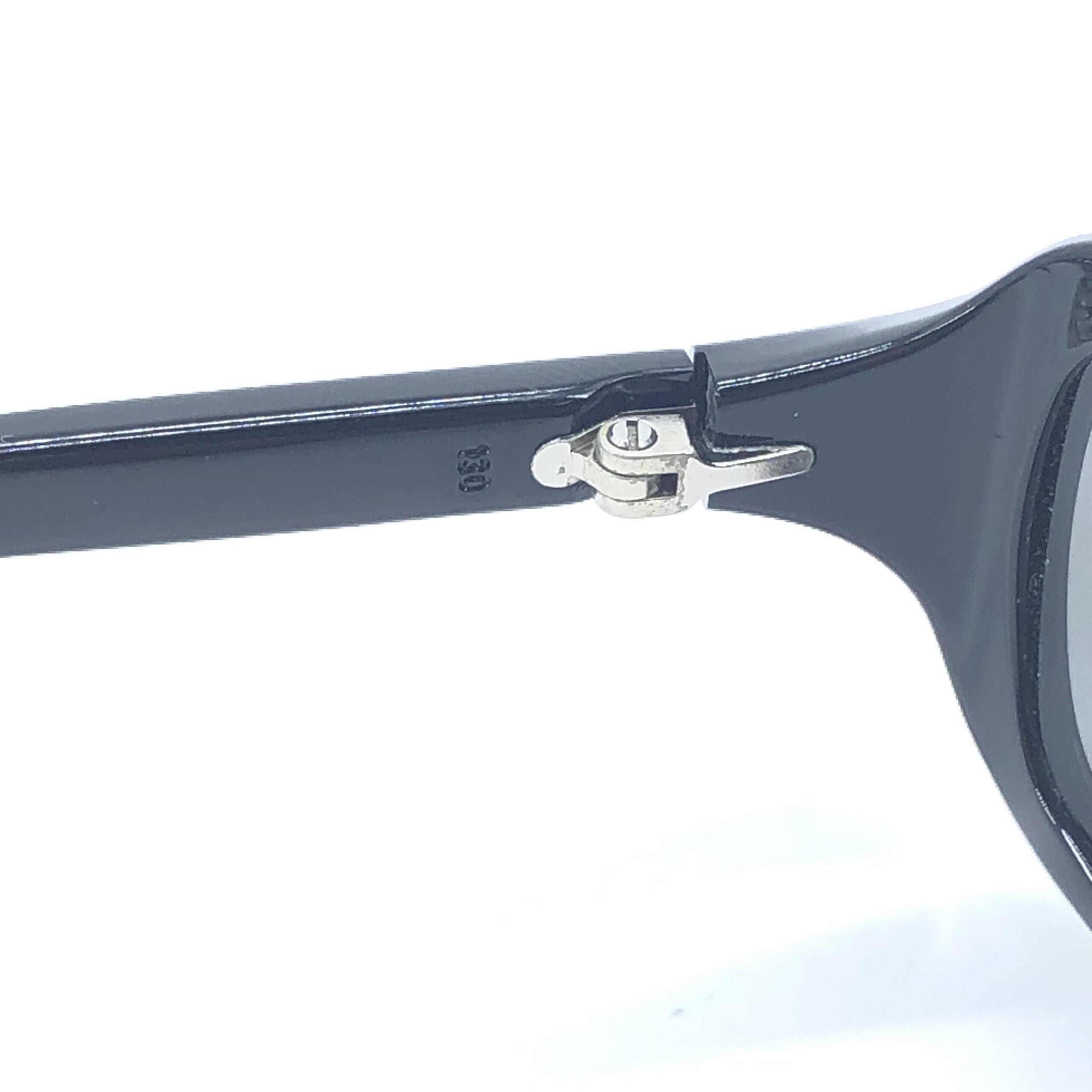 Gucci Black Sunglasses With Tinted Lenses