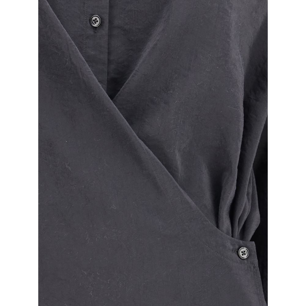 Elevate your wardrobe with the Lemaire Black Silk Dress Shirt from the SS26 collection, a masterful blend of silk and sophistication that embodies timeless elegance.