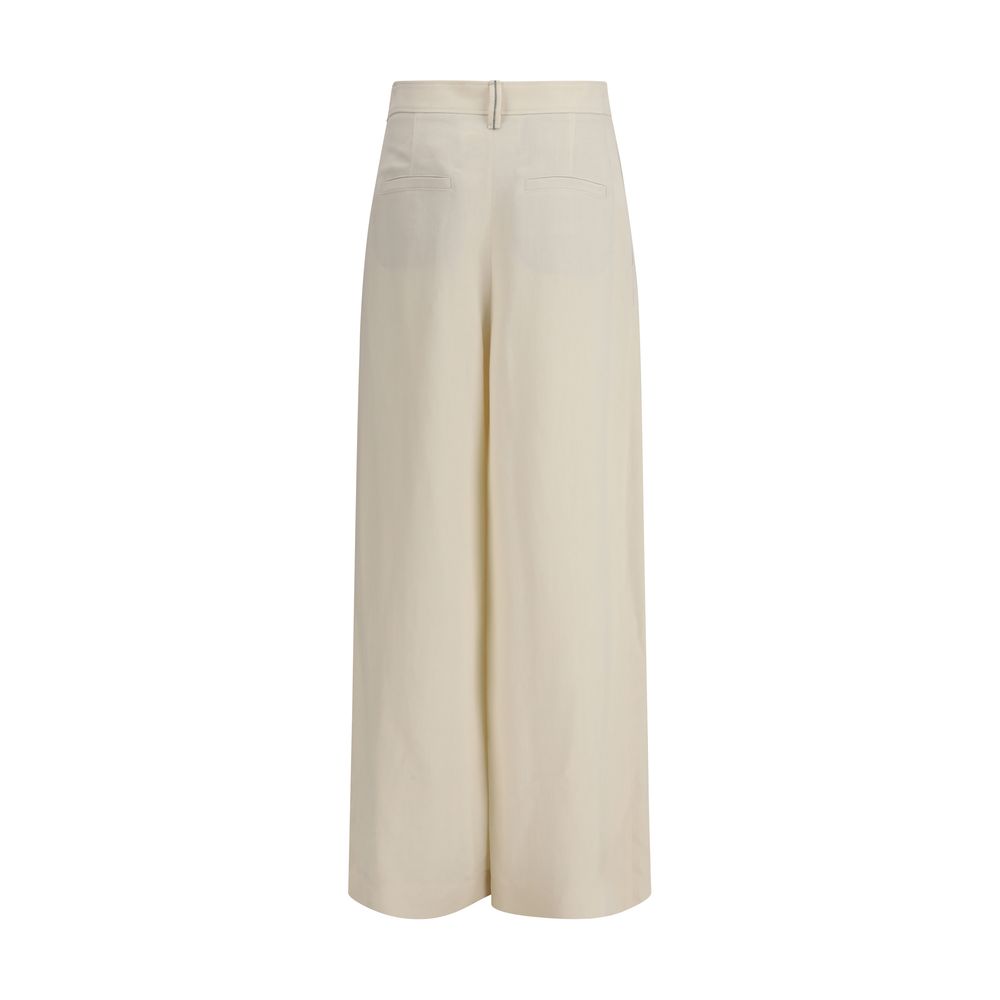 Elevate your wardrobe with Brunello Cucinelli Cream Viscose Casual Pants, a luxurious blend of 72% viscose and 28% linen, embodying refined elegance for every occasion.