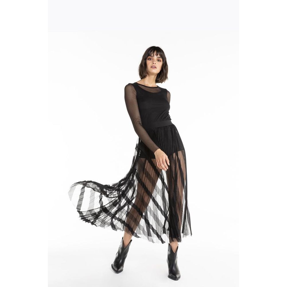 Experience the exquisite allure of the Patrizia Pepe Black Polyester Long Skirt, a timeless piece that embodies luxury and sophistication for the discerning individual.