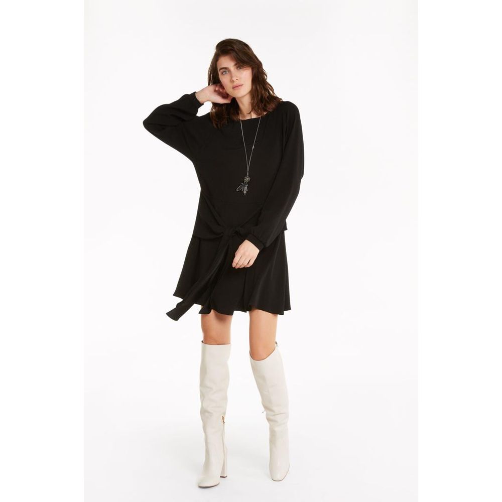 Discover the Patrizia Pepe Black Viscose Casual Dress, a luxurious blend of 99% viscose and 1% elastane, epitomizing elegance and effortless sophistication for any occasion.