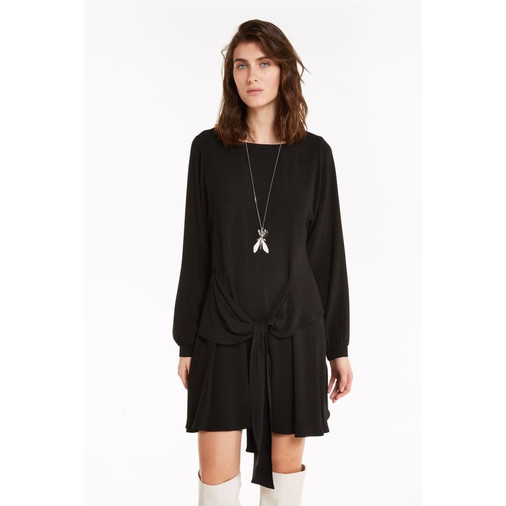 Discover the Patrizia Pepe Black Viscose Casual Dress, a luxurious blend of 99% viscose and 1% elastane, embodying Italian elegance for the modern connoisseur.