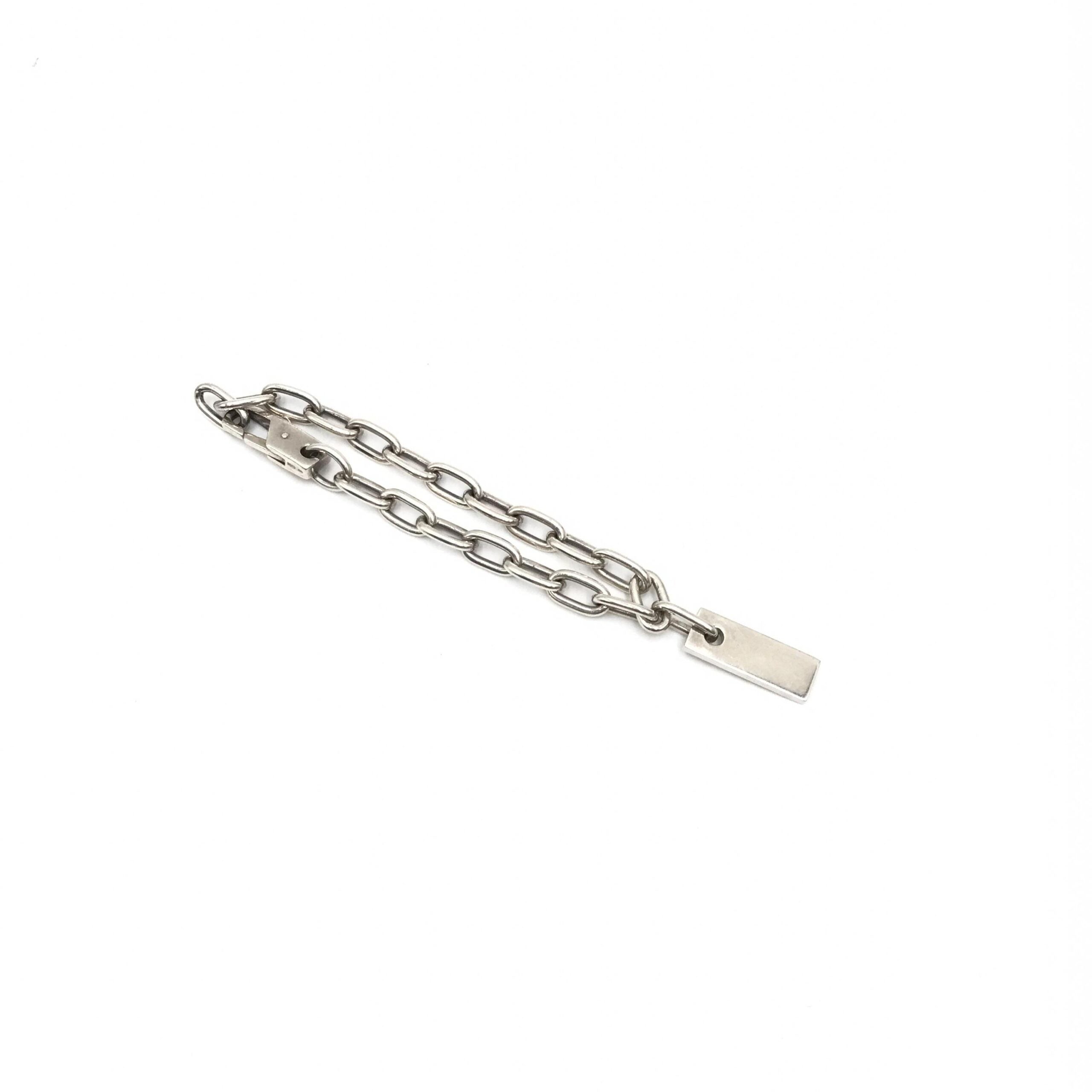 Gucci Sterling Silver Logo Plate Chain Bracelet