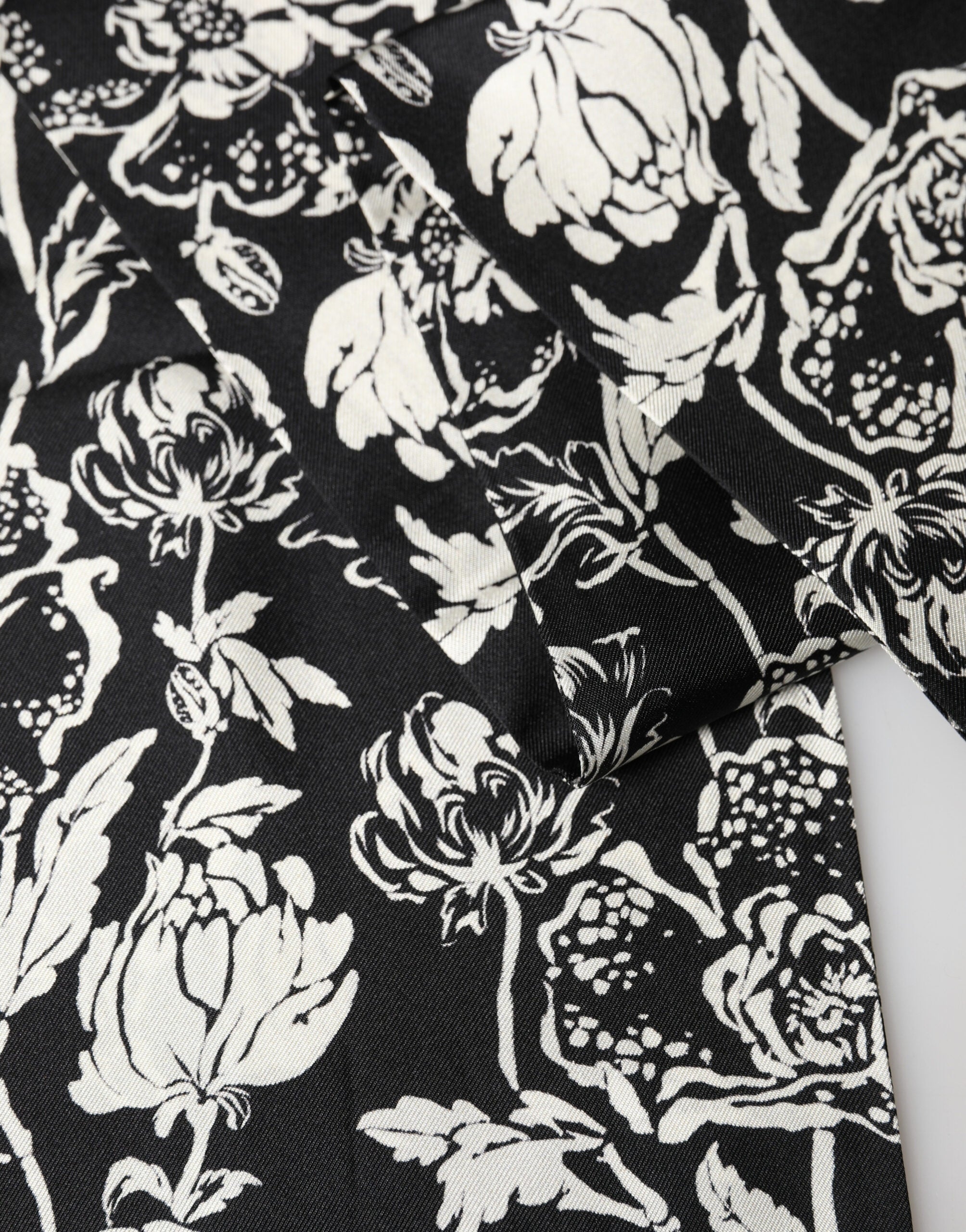 Dolce & Gabbana Black White Silk Floral Print Fringe 136cm X 15.5cm Scarf