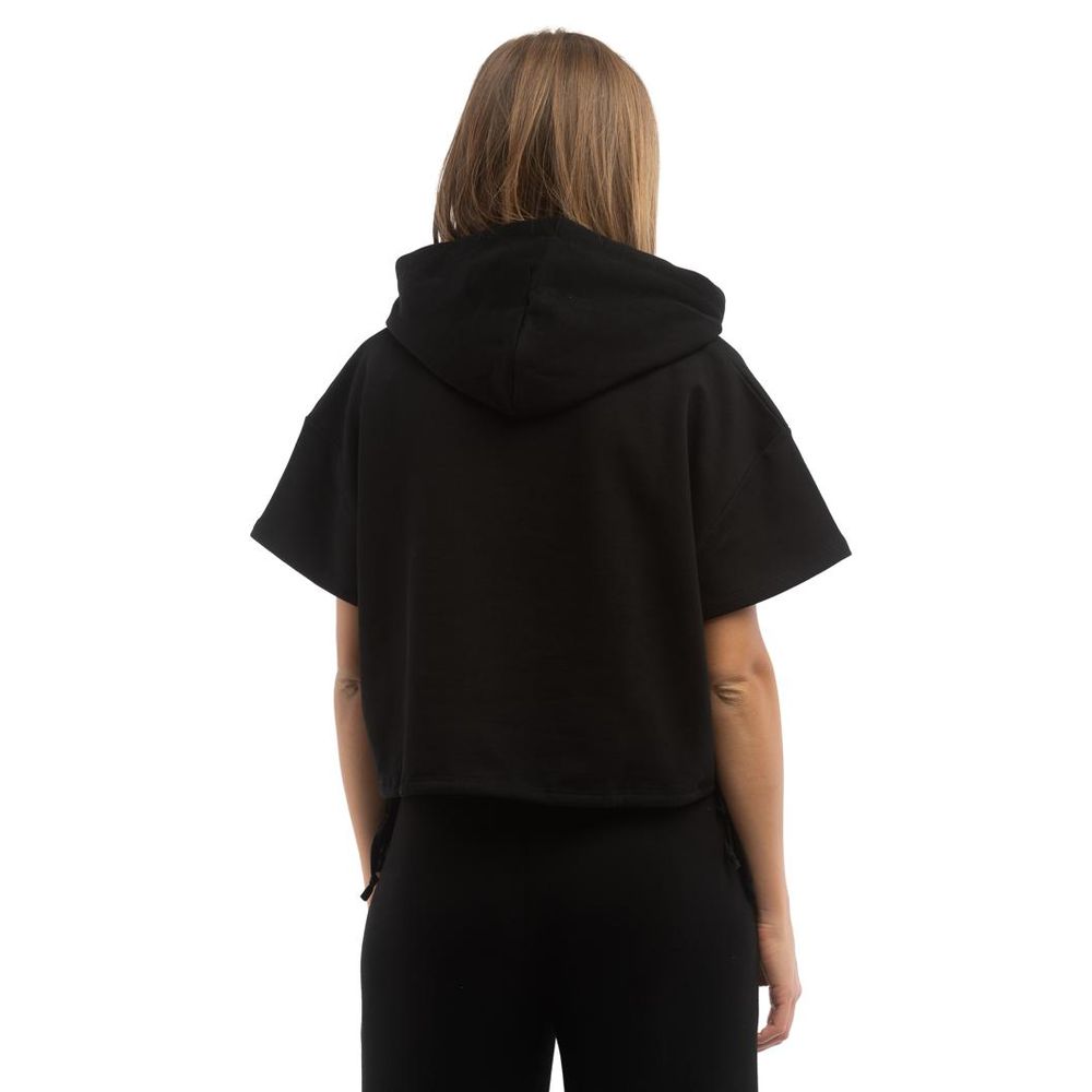 Experience the allure of the Moschino Black Cotton Sweatshirt, crafted from premium cotton, blending luxury and comfort for a sophisticated, contemporary silhouette.