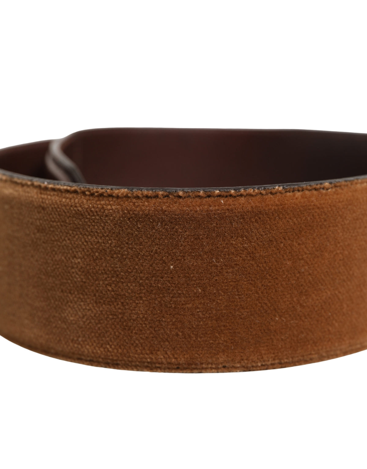 Discover the Dolce & Gabbana Brown Horse Velvet Leather Shoulder Strap, a luxurious blend of exquisite materials and Italian craftsmanship, elevating your style with timeless elegance.