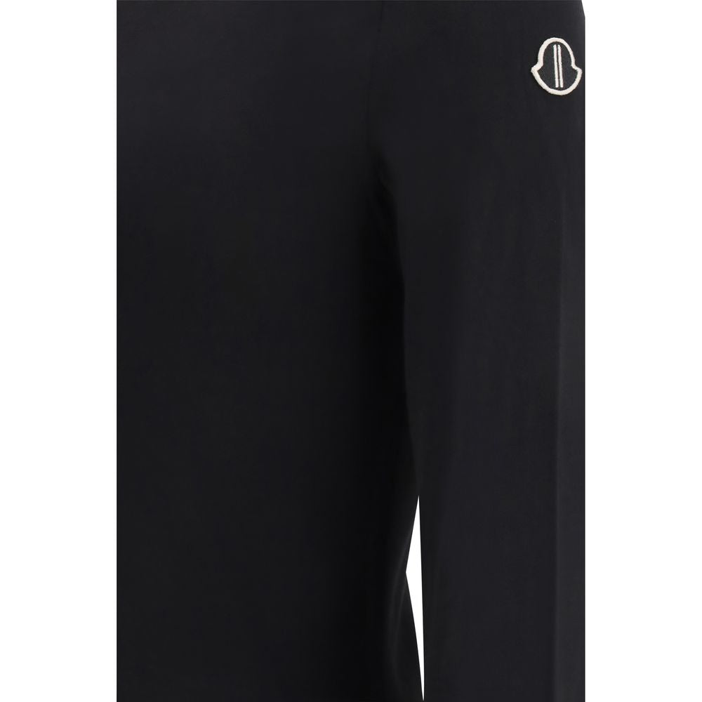 Elevate your wardrobe with the Moncler x Rick Owens Girder Long-Sleeved T-Shirt, a luxurious cotton piece that embodies avant-garde elegance and timeless sophistication.