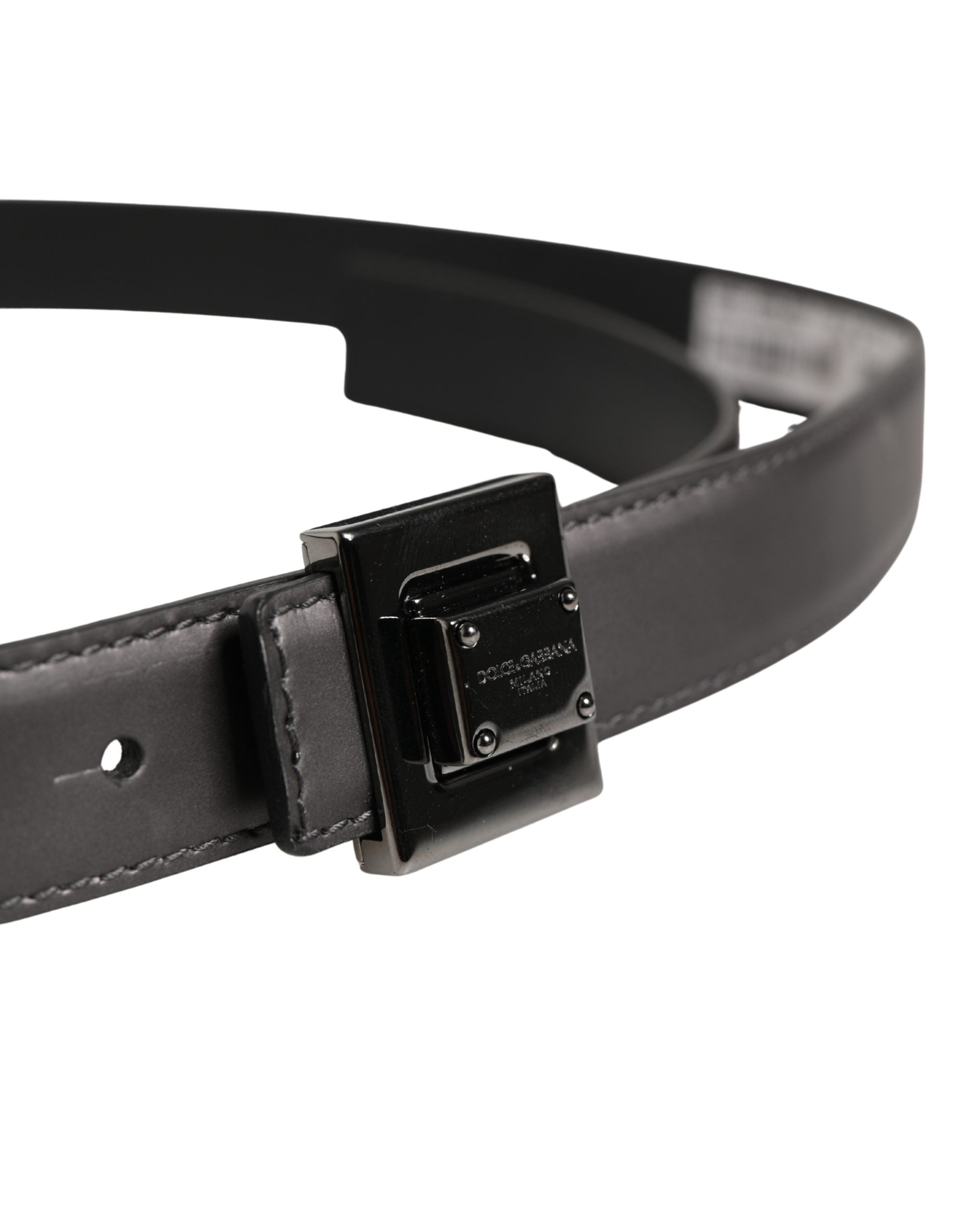 Elevate your style with the Dolce & Gabbana Men Silver Classic Leather Square Buckle Belt, a masterpiece of Italian craftsmanship in luxurious lamb leather, perfect for the discerning individual.