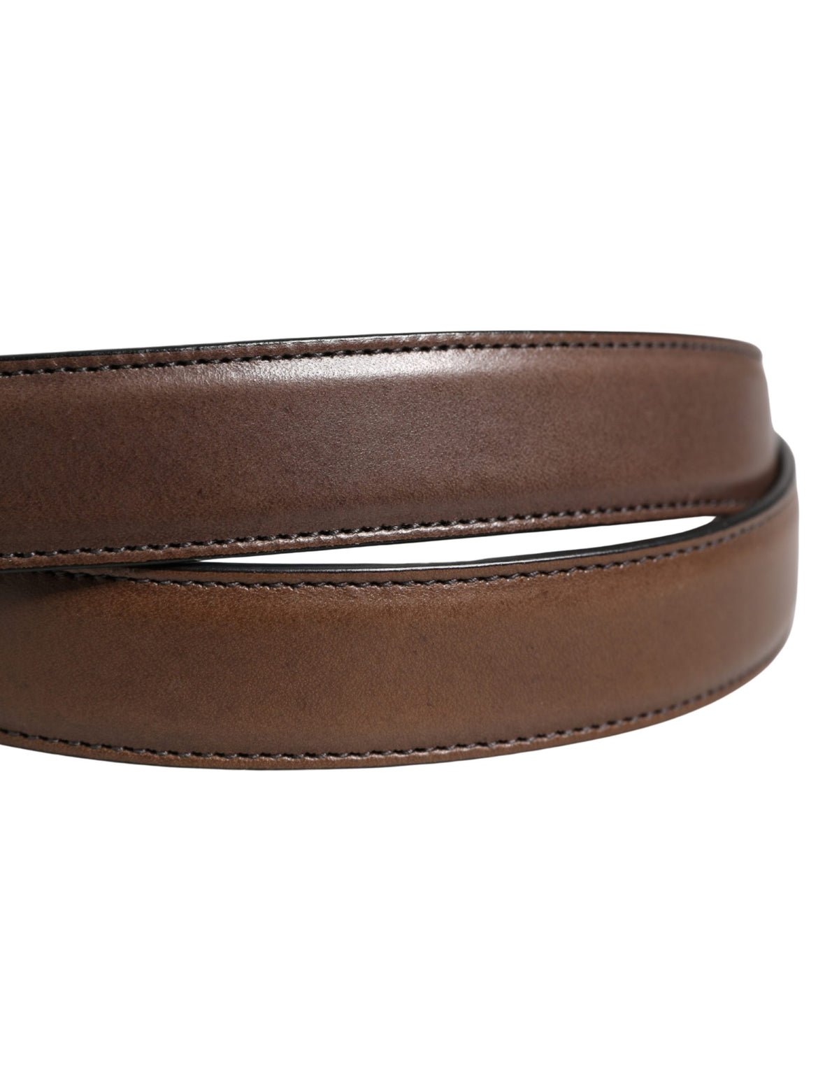 Indulge in the exquisite Dolce & Gabbana Brown Classic Leather Metal Buckle Belt, a timeless accessory crafted from premium calf leather, embodying luxury and sophistication for the discerning individual.
