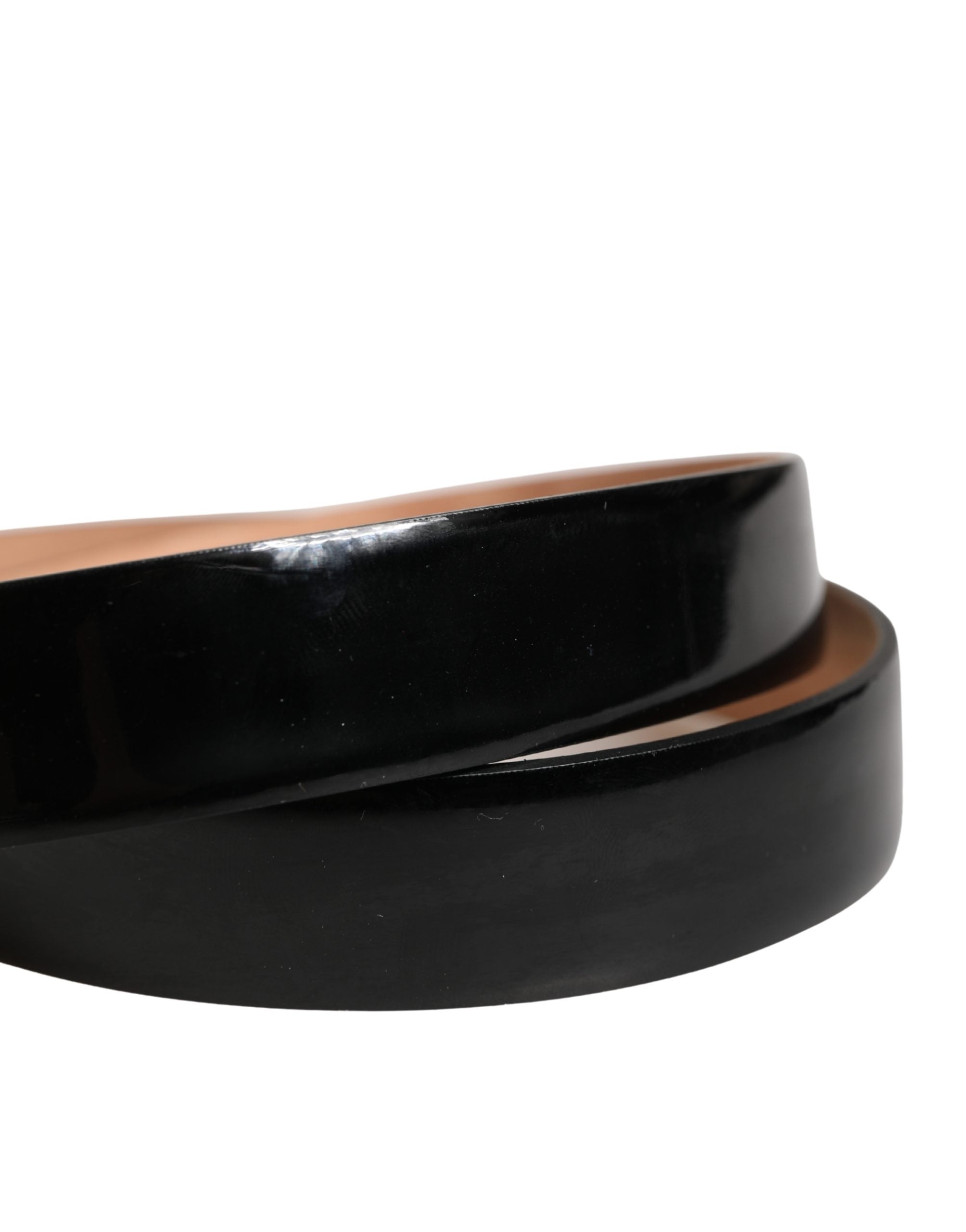 Elevate your style with the Dolce & Gabbana Men Black Classic Leather Metal Buckle Belt, a timeless accessory crafted from premium calf leather, embodying sophistication and luxury.