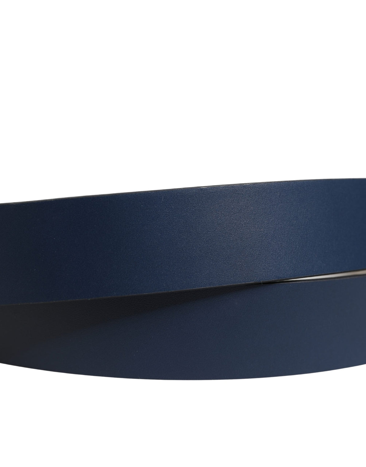 Discover the Dolce & Gabbana Blue Calf Leather Logo Metal Buckle Belt, a masterpiece of Italian craftsmanship that elevates your style with timeless luxury and sophistication.