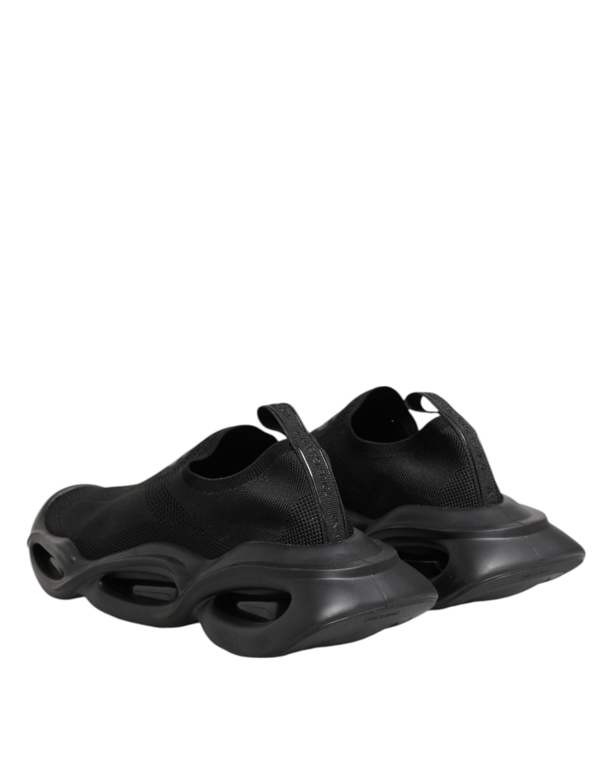 Discover the allure of Dolce & Gabbana's Black Slip On Wave Low Top Sneakers, where luxurious materials and exquisite craftsmanship redefine modern elegance.