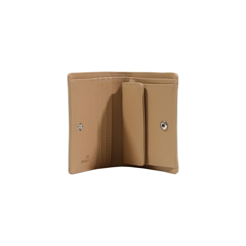 Discover the Love Moschino Beige Polyethylene Wallet, a luxurious blend of refined craftsmanship and modern elegance, perfect for the discerning individual who appreciates timeless sophistication.