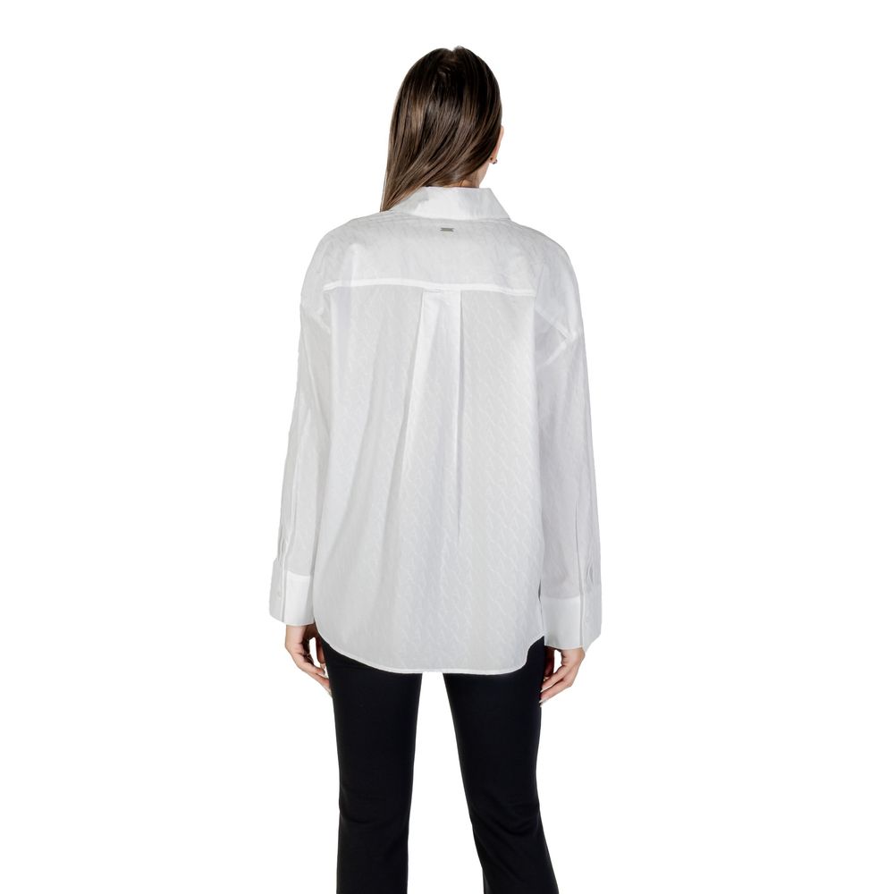 Indulge in the Armani Exchange White Cotton Blouse, a luxurious blend of comfort and elegance, crafted from pure cotton for timeless sophistication in every setting.