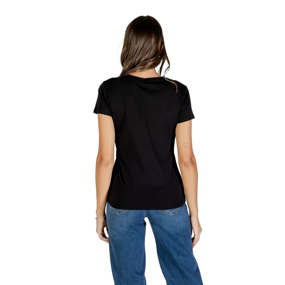 Indulge in the Liu Jo Black Cotton T-Shirt, a luxurious essential from FW25, crafted from 100% cotton for effortless elegance and timeless sophistication.