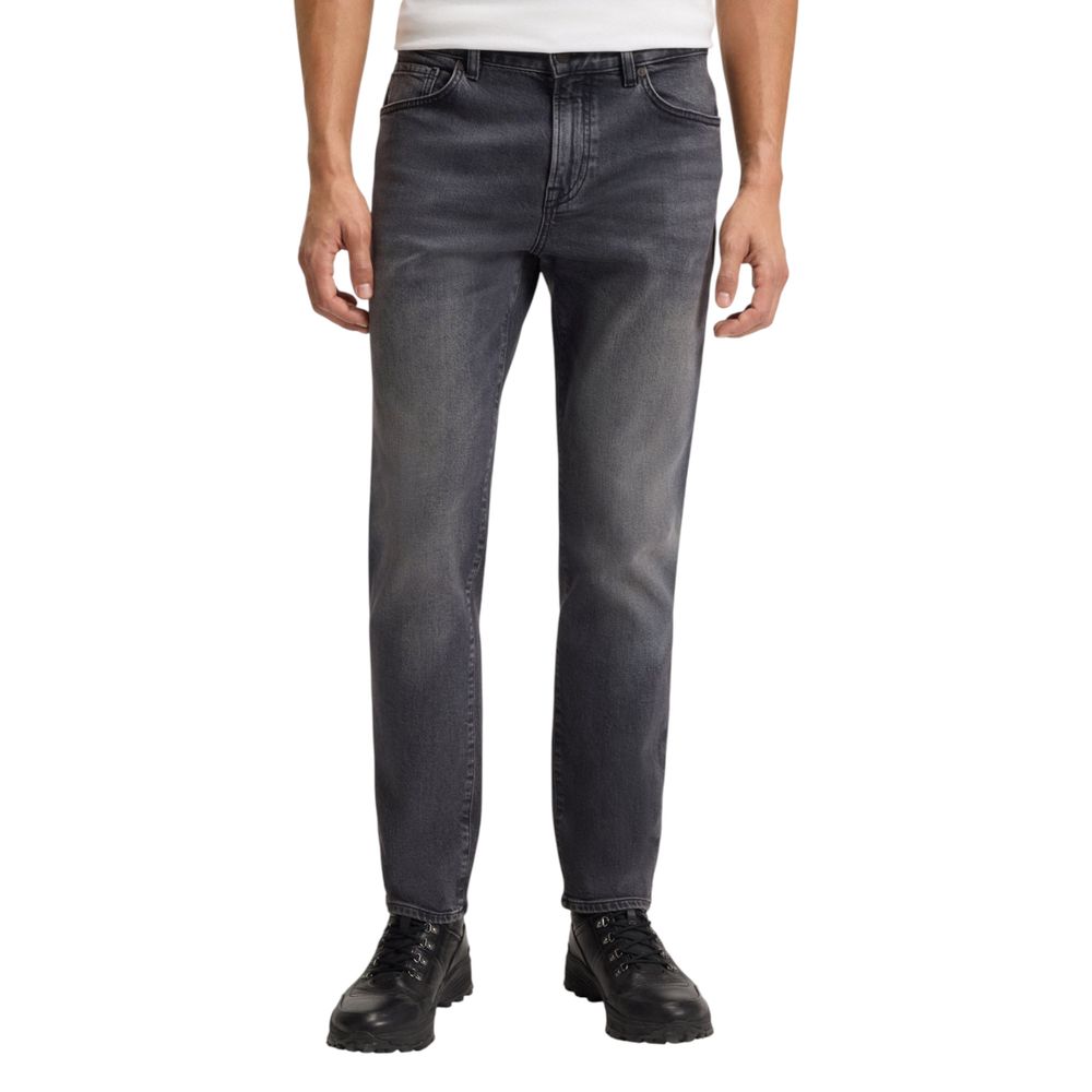 Indulge in the luxurious comfort of Hugo Boss Gray Cotton Relaxed Fit Jeans, crafted with a refined blend for effortless elegance and timeless style.