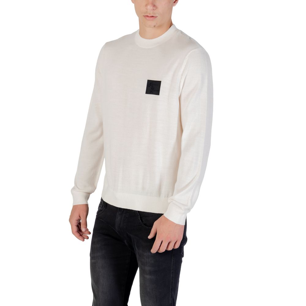 Elevate your wardrobe with the Armani Exchange White Marabou Sweatshirt, a luxurious blend of acrylic and wool, embodying timeless elegance and artisanal craftsmanship.