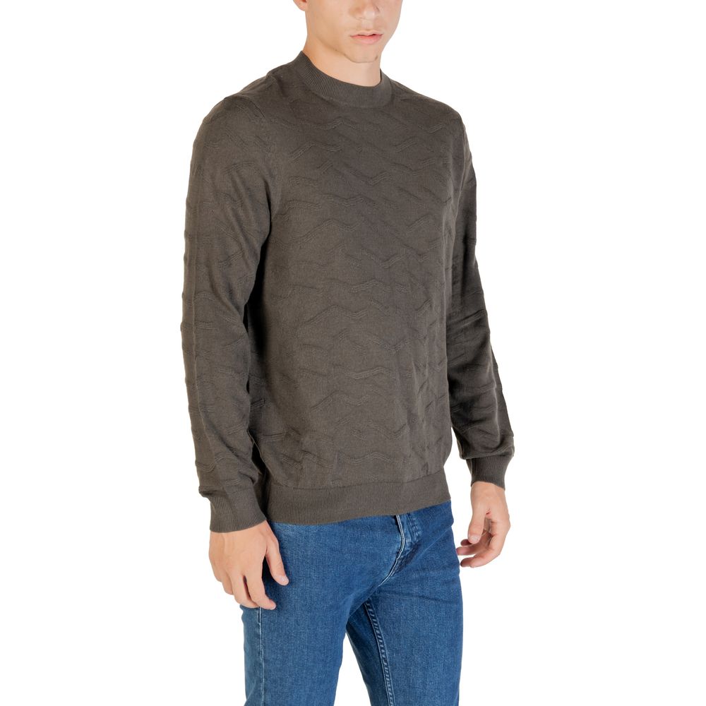Indulge in the Armani Exchange Green Marabou Sweatshirt, a luxurious blend of acrylic and wool, epitomizing sophistication for both casual and polished occasions.