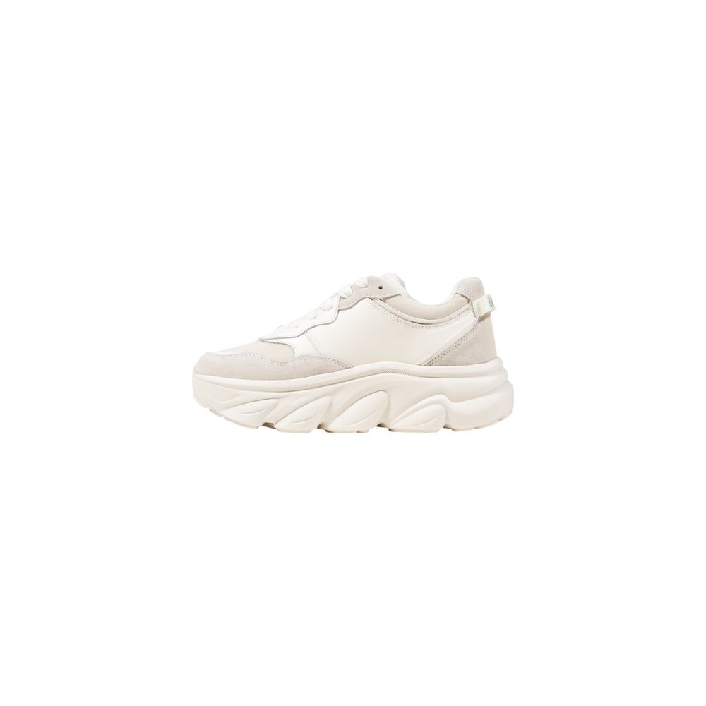 Indulge in the Liu Jo White Artificial Leather Chunky Sneakers, where modern elegance meets exceptional comfort, crafted for the discerning individual seeking timeless style.