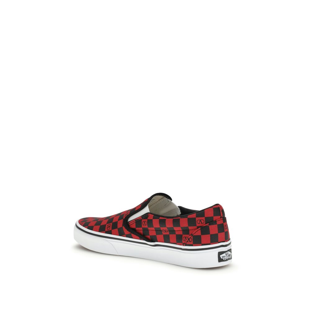 Experience the allure of Valentino Garavani's Multicolor Cotton Low Top Sneakers, where luxurious craftsmanship meets urban sophistication for the discerning individual.