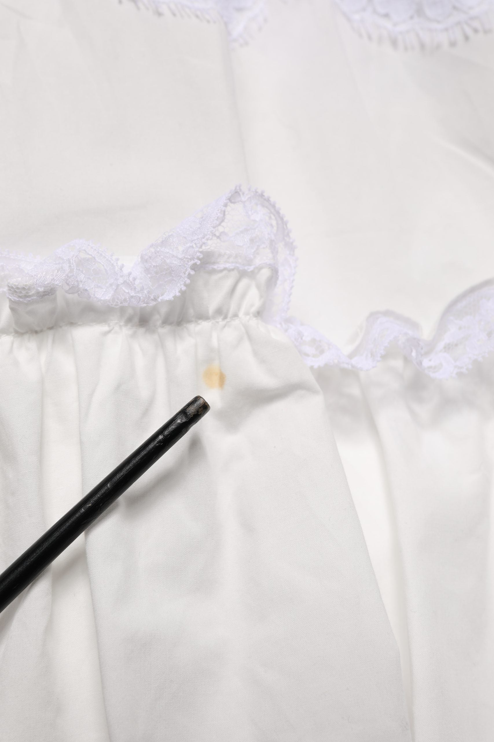 Elevate your wardrobe with Dolce & Gabbana's White Cotton Sleeveless Lace Maxi Dress, a luxurious blend of exquisite craftsmanship and timeless elegance, perfect for any sophisticated occasion.