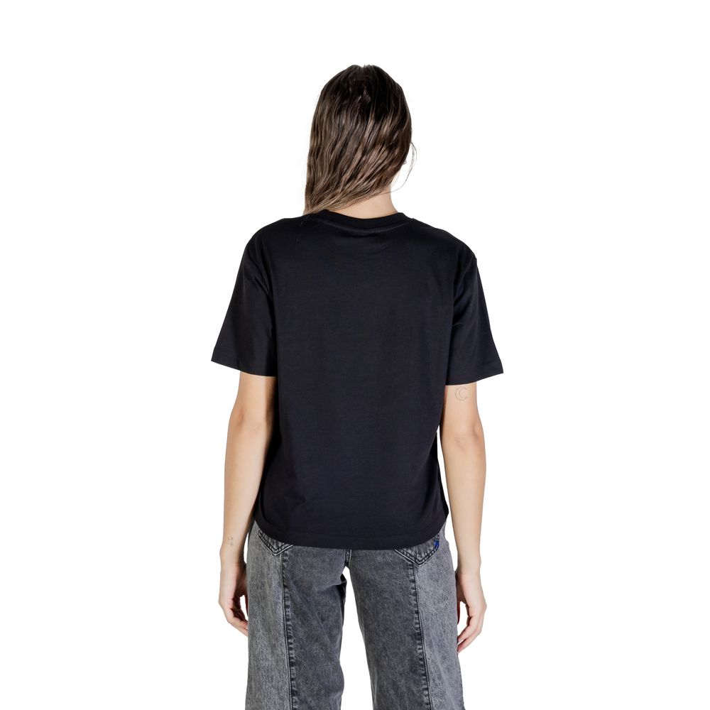 Elevate your wardrobe with the Karl Lagerfeld Black Cotton T-Shirt, a luxurious blend of comfort and sophistication, perfect for any occasion.