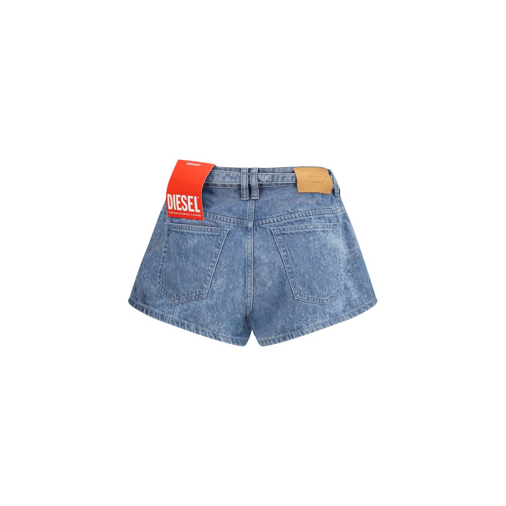Discover the Diesel Blue Cotton Bermuda Shorts from SS26, where luxurious craftsmanship meets avant-garde design, perfect for those who embrace elegance and individuality.