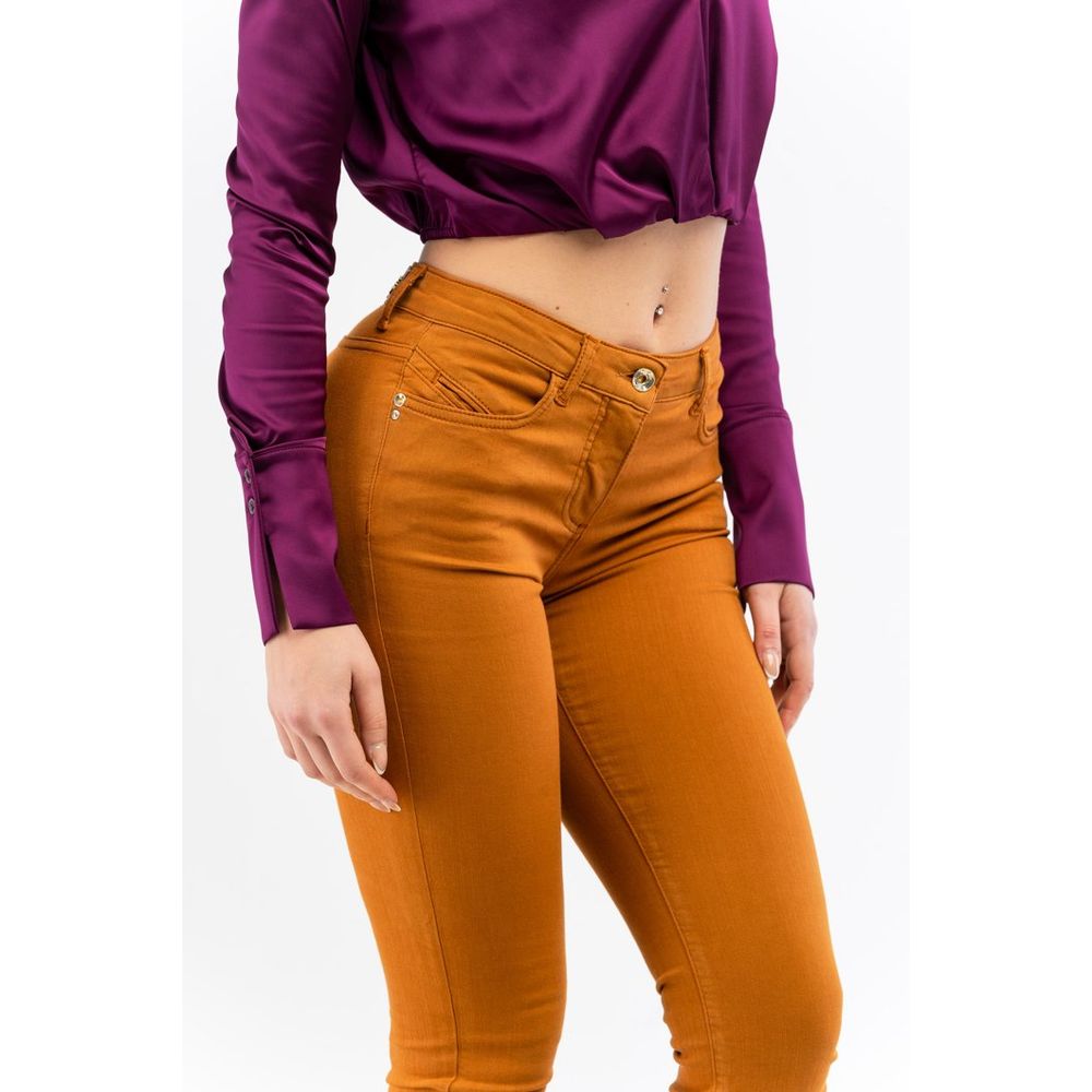Elevate your wardrobe with Patrizia Pepe's Spicy Brown Cotton Skinny Jeans, a luxurious blend of comfort and sophistication, perfect for any occasion.