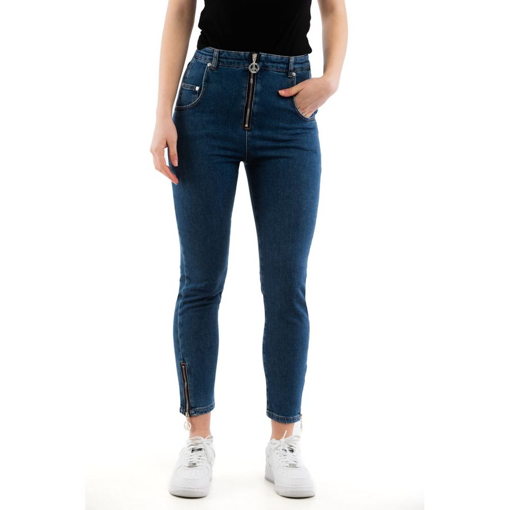 Discover the Moschino Multicolor Cotton High-Waisted Jean, a luxurious blend of artistry and comfort, designed to elevate your wardrobe with timeless elegance.