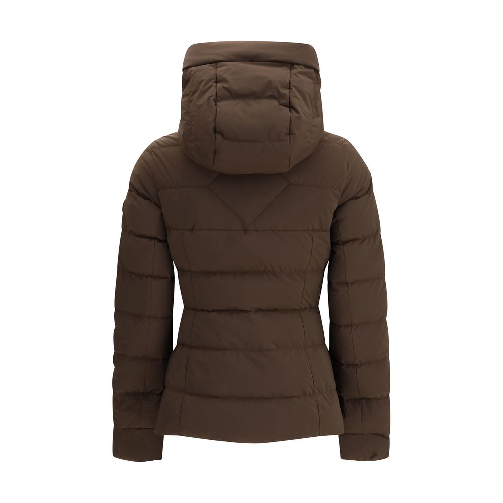 Elevate your style with the Canada Goose Brown Nylon Coat, crafted from luxurious Aira fabric, merging exquisite craftsmanship with functional elegance for the discerning individual.