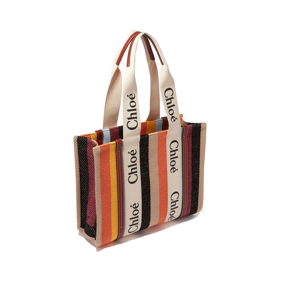 Experience the Chloé Beige Linen Tote Bag, a masterpiece of Italian craftsmanship in luxurious linen, perfect for the discerning individual seeking timeless elegance.