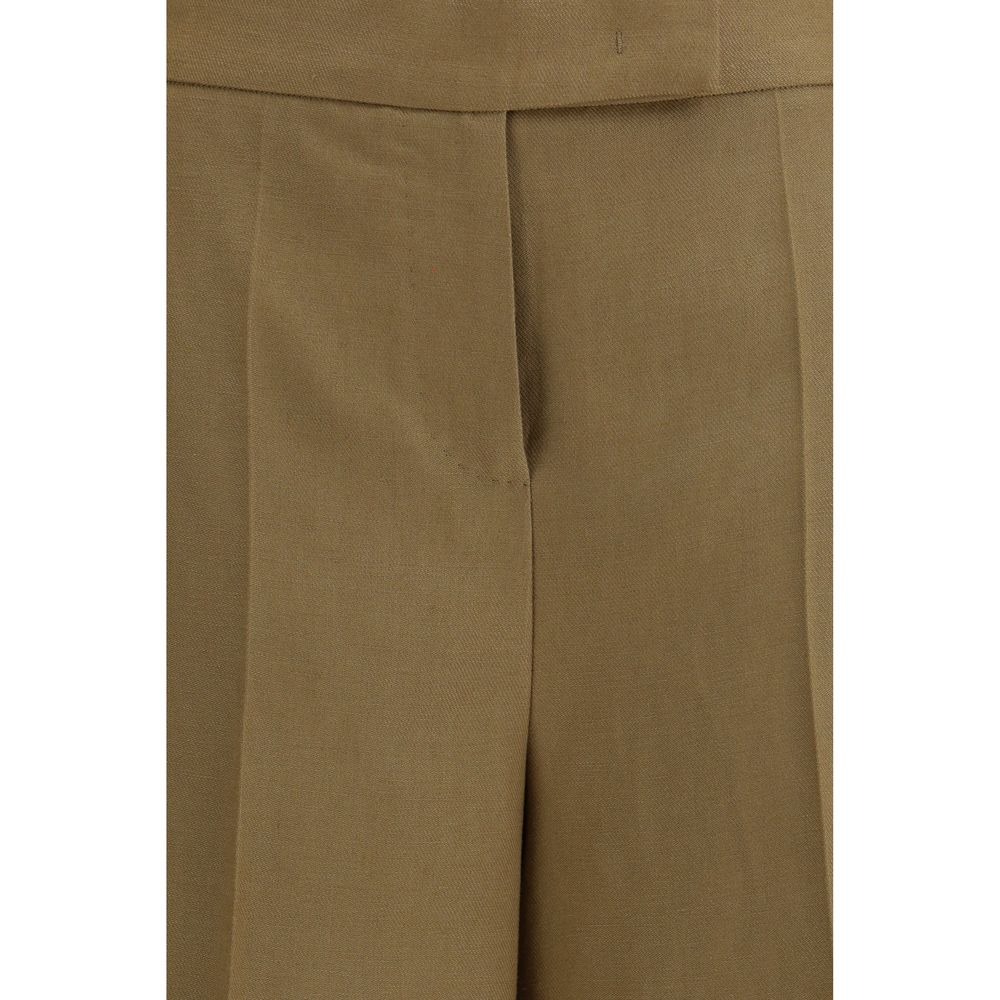 Elevate your summer style with Max Mara Bicolor Linen Bermuda Shorts, crafted from luxurious linen for timeless elegance and effortless sophistication.
