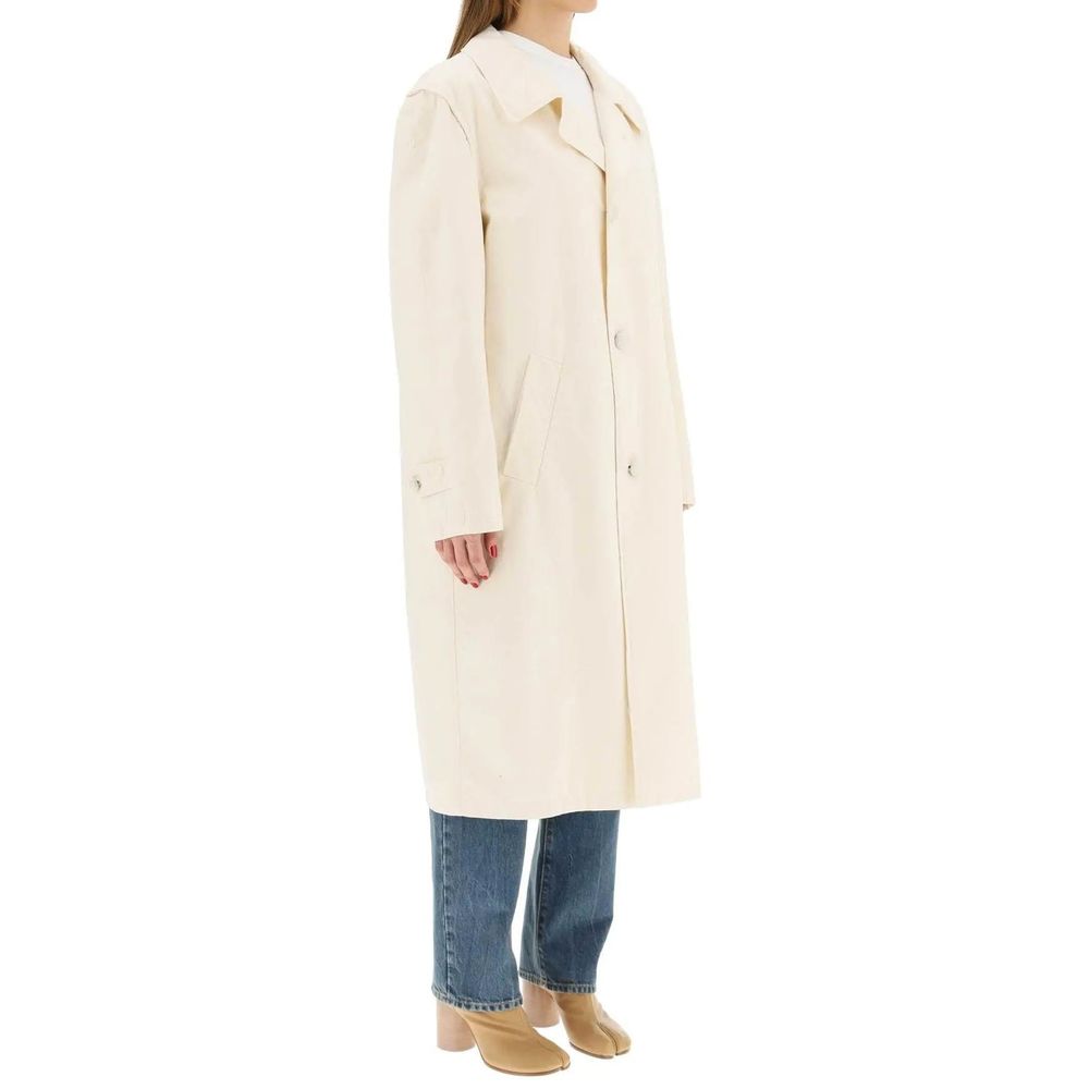 Discover the Maison Margiela White Cotton Coat, a masterpiece of Italian craftsmanship that embodies timeless elegance and sophistication for the discerning connoisseur.