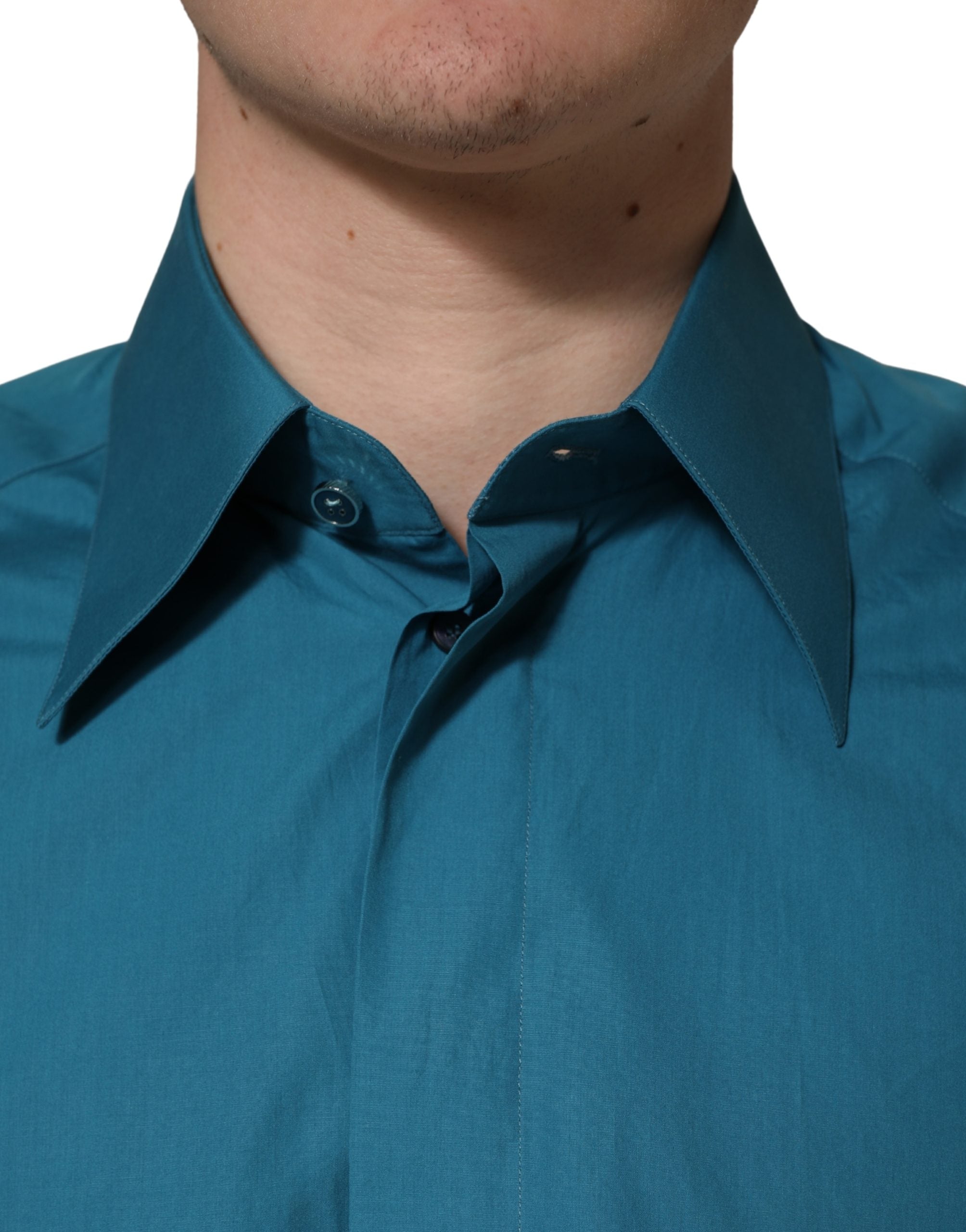 Elevate your wardrobe with the Dolce & Gabbana Blue SARTORIA Long Sleeve Cotton Dress Shirt, a masterpiece of Italian craftsmanship that embodies timeless sophistication and allure.