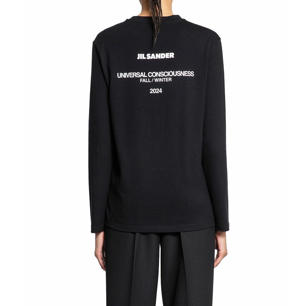 Indulge in the refined elegance of Jil Sander's Black Cotton Long Sleeve T-Shirt, crafted from premium Italian cotton for a timeless addition to your wardrobe.