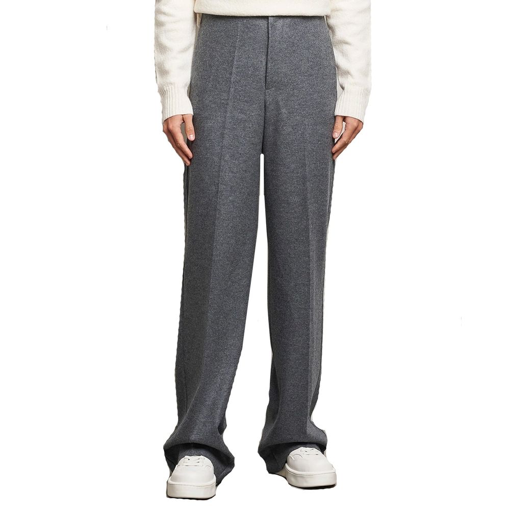 Discover the exquisite Jil Sander Gray Wool Casual Pants, a testament to Italian craftsmanship, blending timeless elegance with modern sophistication for the discerning individual.