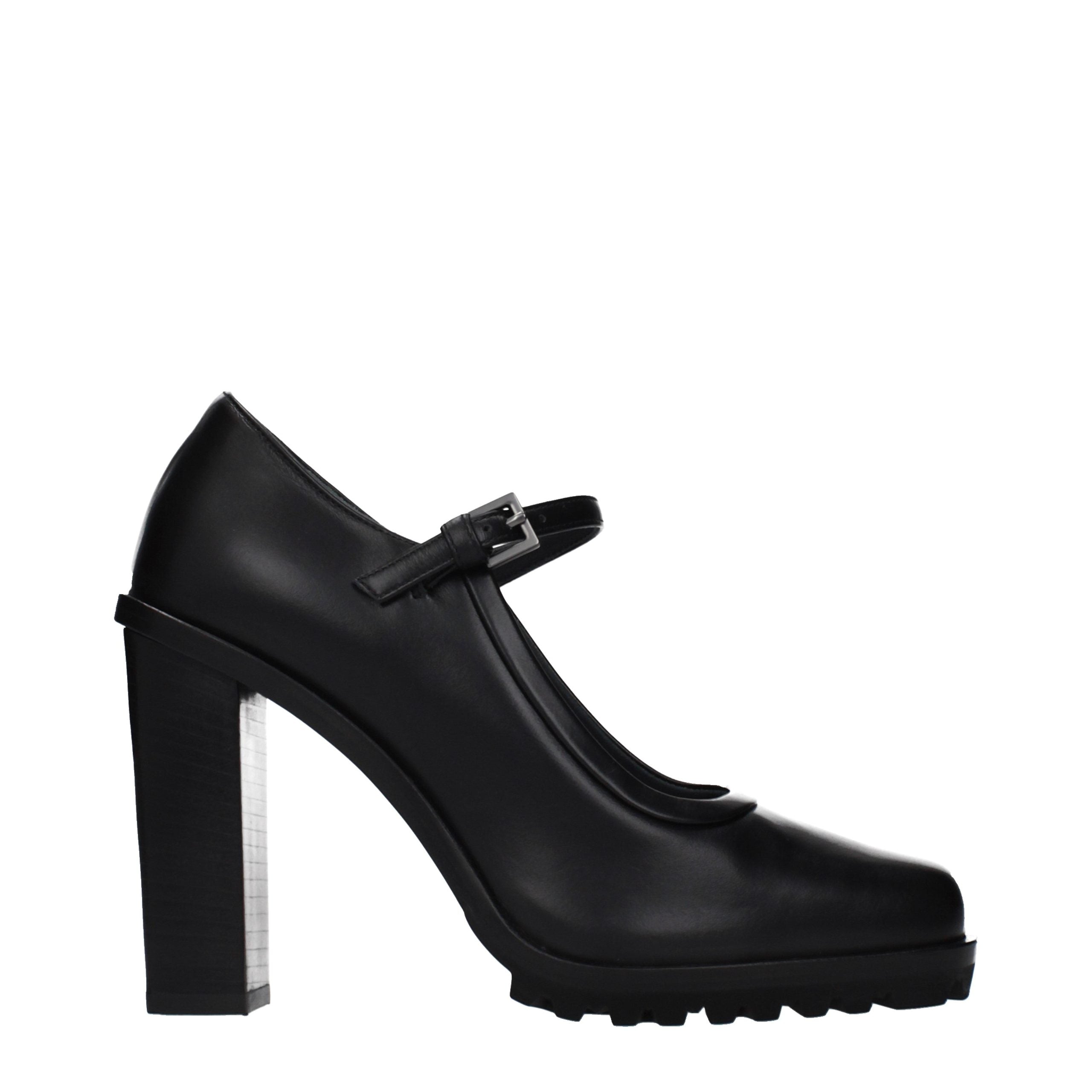 Indulge in the timeless allure of Max Mara Black Leather High Heel Pumps, where expert Italian craftsmanship meets luxurious vintage elegance for every sophisticated occasion.