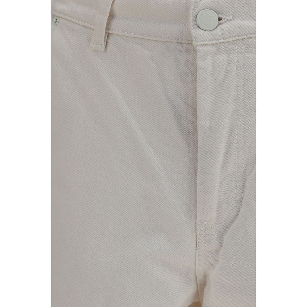 Experience the refined elegance of Ami Paris White Cotton Bermuda Shorts, crafted from luxurious cotton twill for timeless sophistication and effortless style.