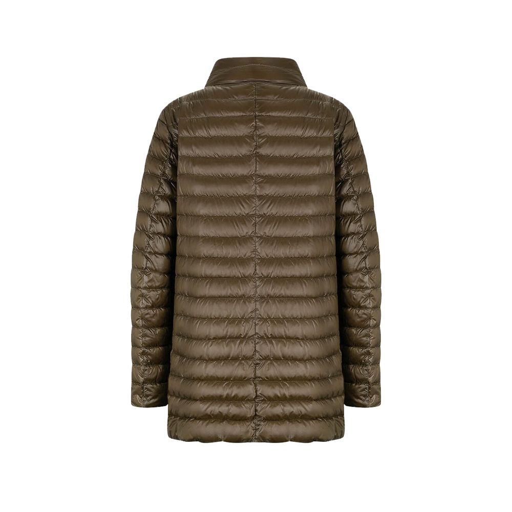 Indulge in the exquisite Herno Bicolor Polyamide Coat, crafted from luxurious 100% polyamide and filled with premium goose down, embodying timeless elegance and sophistication.